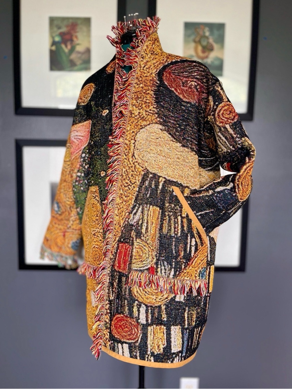 Klimt's "The Kiss", kissing cats tapestry cardigan, upcycled woven blanket - Picture 5 of 11